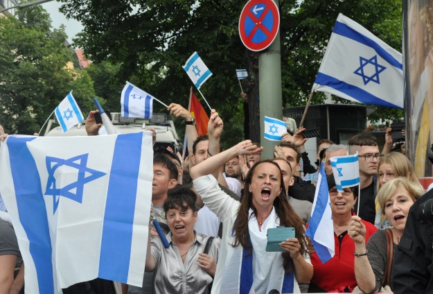 RIBUAN WARGA JERMAN PROTES AGRESI ISRAEL DI JALUR GAZA