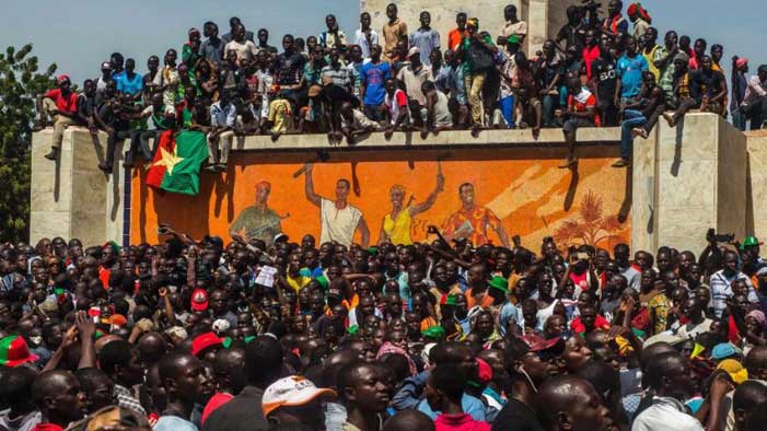 RIBUAN WARGA BURKINA FASO PROTES MILITER REBUT KEKUASAAN