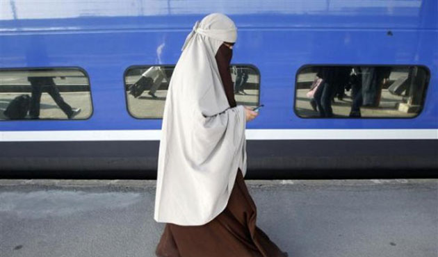 Dewan Kota Amsterdam Dorong Akhiri Larangan Burqa Nasional