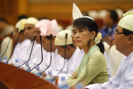 MUSLIM MYANMAR PENDUKUNG SUU KYI DESAK PERBAIKAN RAKHINE