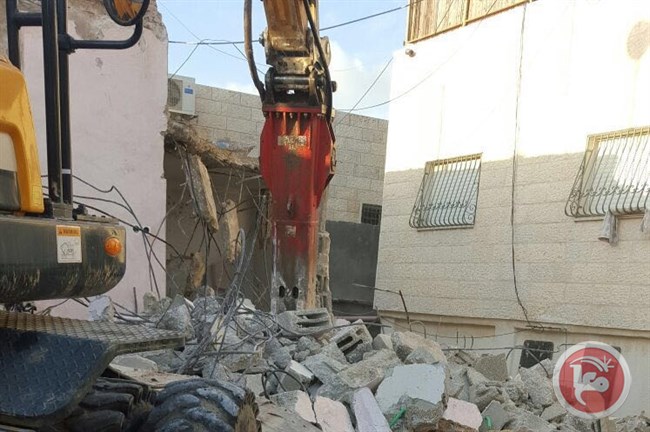 Pengadilan Israel Paksa Sebuah Keluarga Bongkar Rumahnya Sendiri di Al-Quds