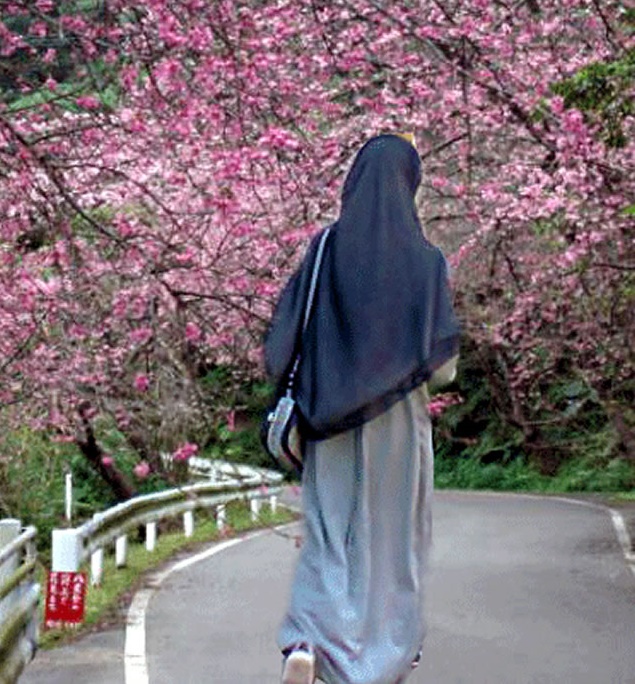 muslimah-akhwat-bunga-sakura