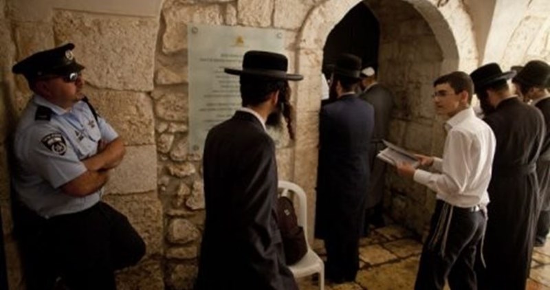  Yahudi Gelar Ritual “Kurban” Di Halaman Masjid Al-Aqsha Pada Lebaran Paskah