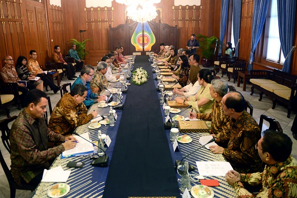 Menlu RI Serahkan Kertas Tugas Duta Besar LBBP Republik Indonesia untuk Negara Sahabat