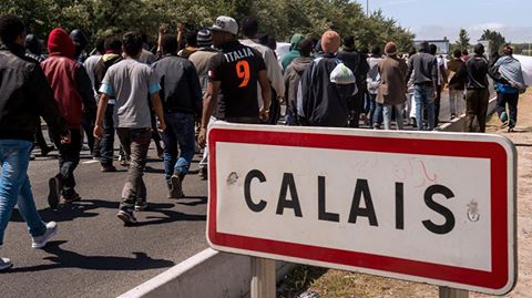 Polisi Perancis dan Pengungsi Bentrok di Kamp Calais