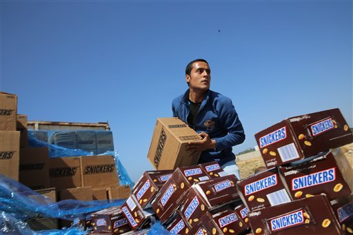 Pemerintah Palestina Temukan 15 Ton Coklat “Snickers” Kadaluwarsa di Gaza