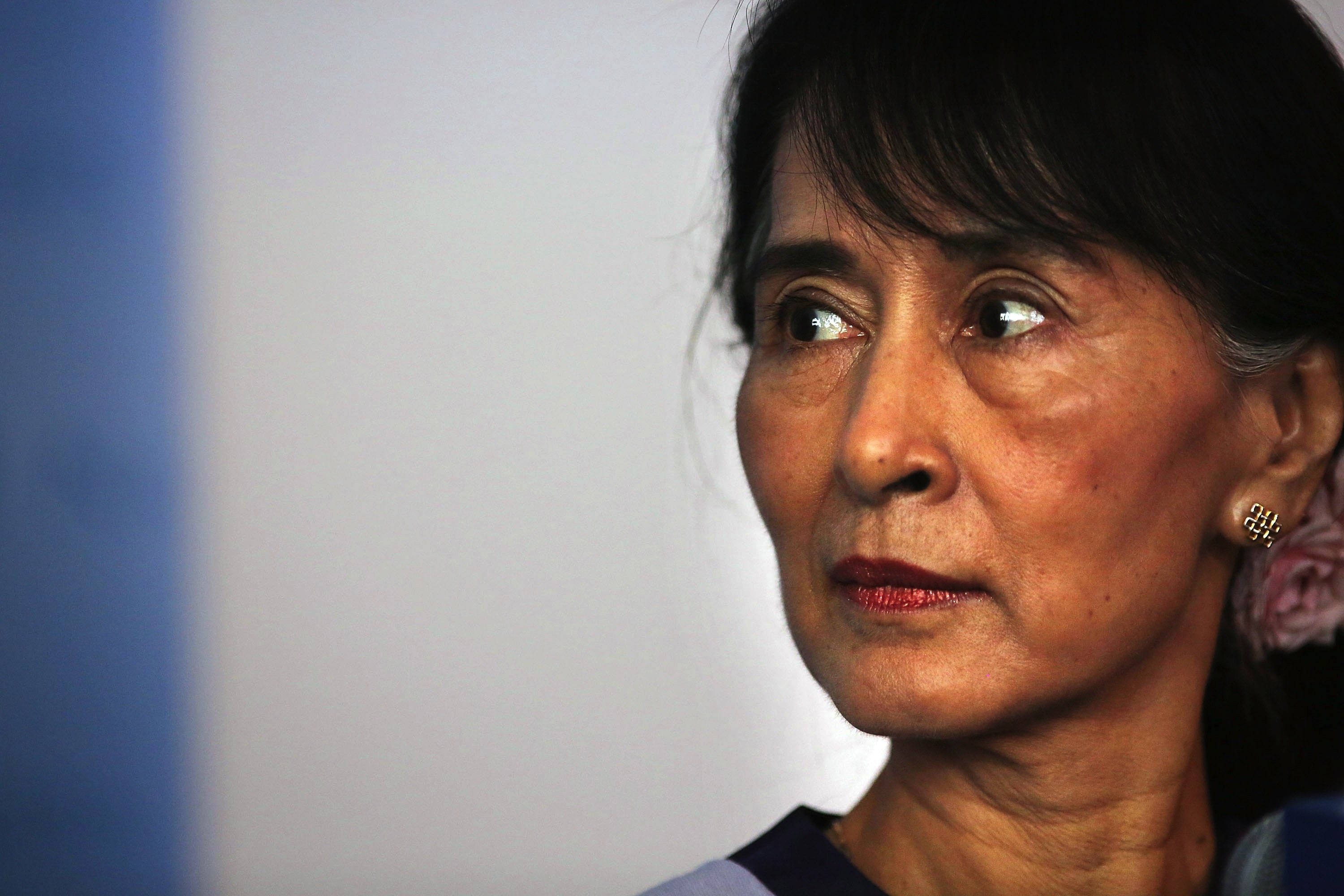 Suu Kyi Bebaskan Tahanan Politik, Penjarakan Muslim