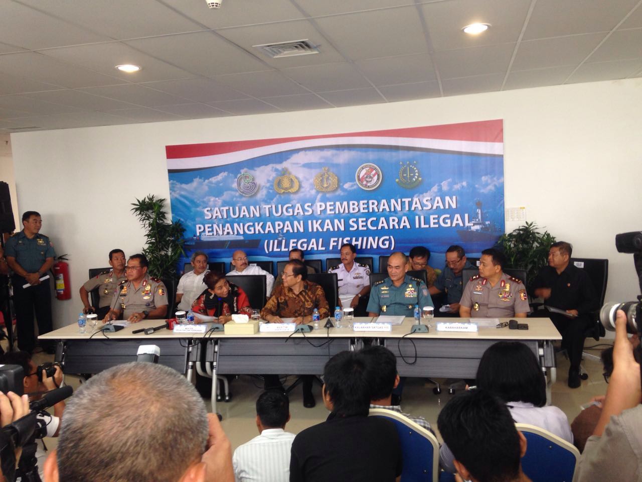 Lagi, Pemerintah Musnahkan 23 Kapal Pelaku ‘Illegal Fishing’ di Perairan Indonesia