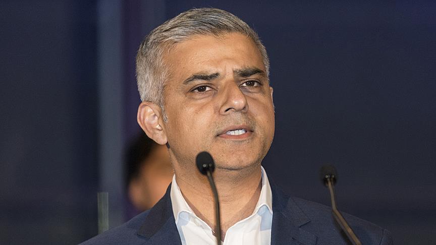 Walikota Muslim London Tuduh Lawannya Gunakan Taktik Trump