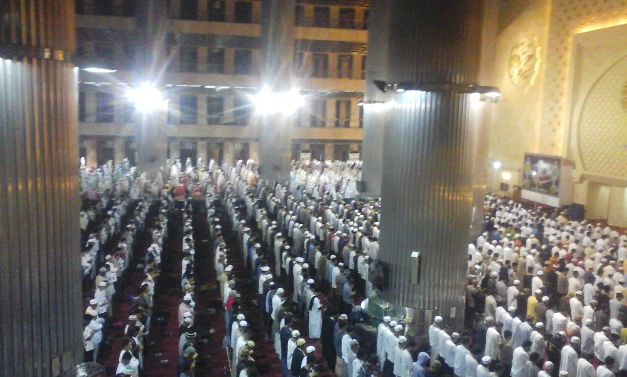 Puluhan Ribu Jamaah I’tikaf di Masjid Istiqlal