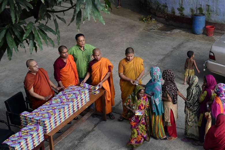 Kasih Buddha Bangladesh untuk Muslim Saat Ramadhan
