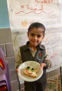 Sekolah Gaza: Belajar dengan Pasir, Biji-bijian, dan Makanan Sehat