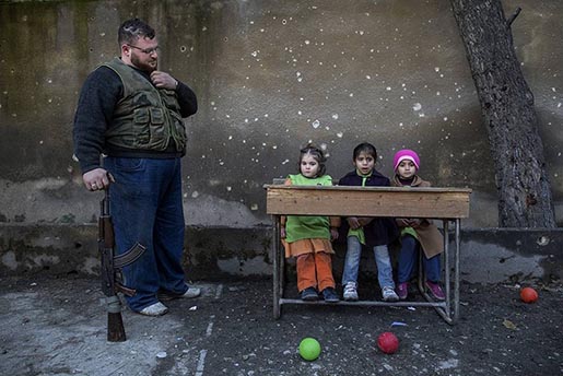 Anak-Anak Suriah Sekolah di Kelas Bawah Tanah