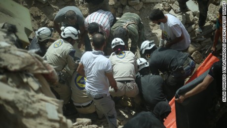 Relawan Bantu Ratusan Warga Aleppo yang Kena Serangan Udara