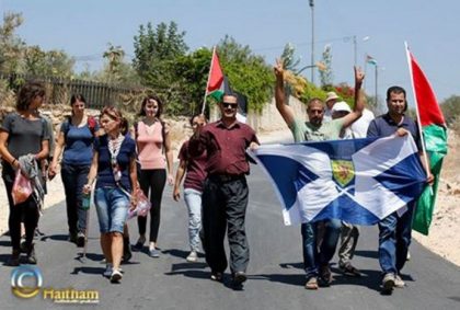 Aktivis Palestina Kibarkan Bendera Skotlandia Tanda Ucapan Terima Kasih