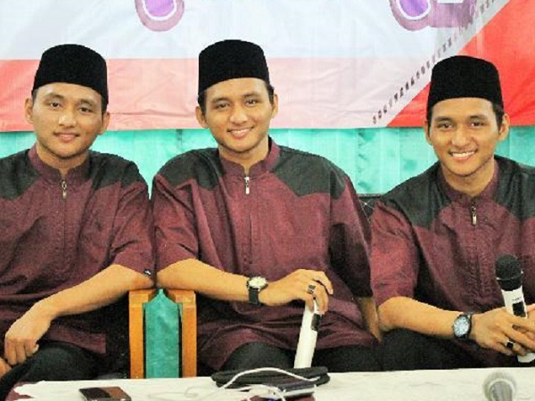 Remaja Kembar Tiga Hafidz Al-Quran