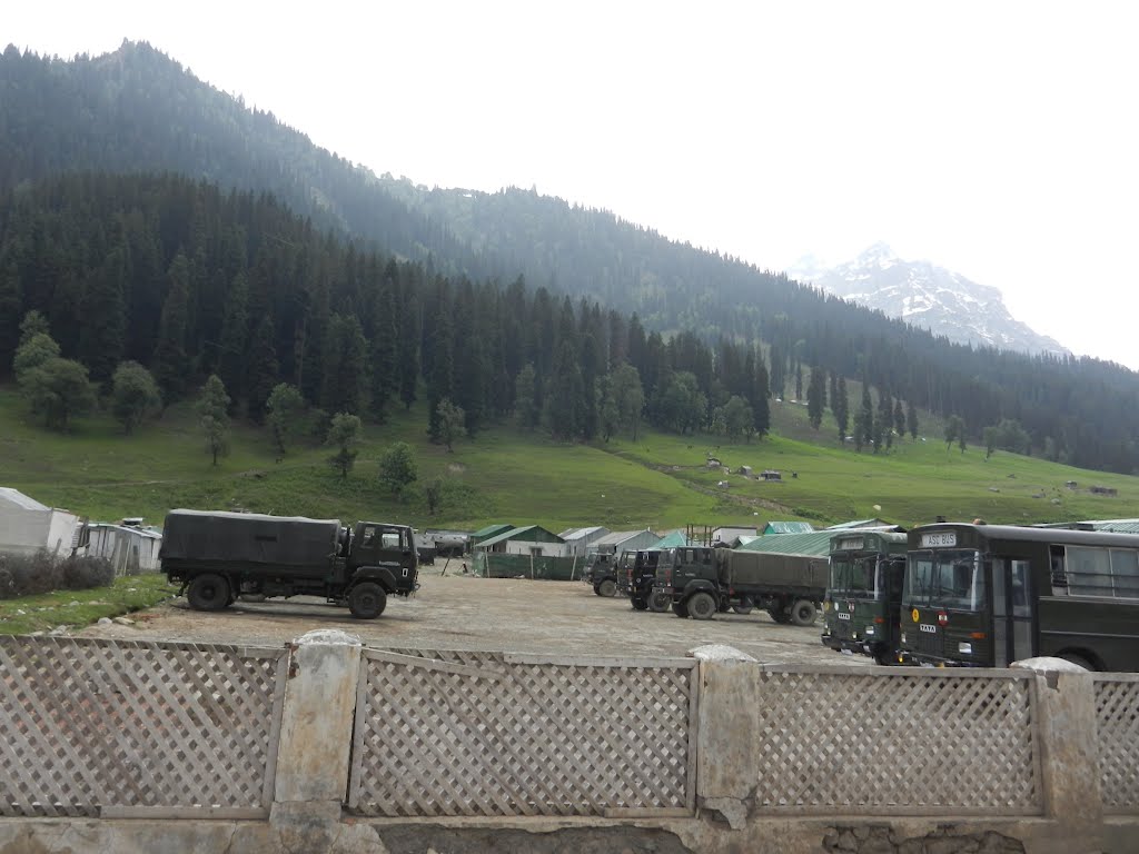 Kamp Tentara India di Kashmir Diserang Militan
