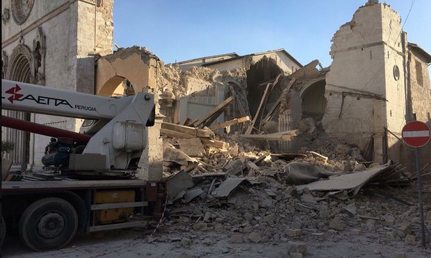 Gempa Kuat Guncang Italia Tengah, Banyak Bangunan Hancur
