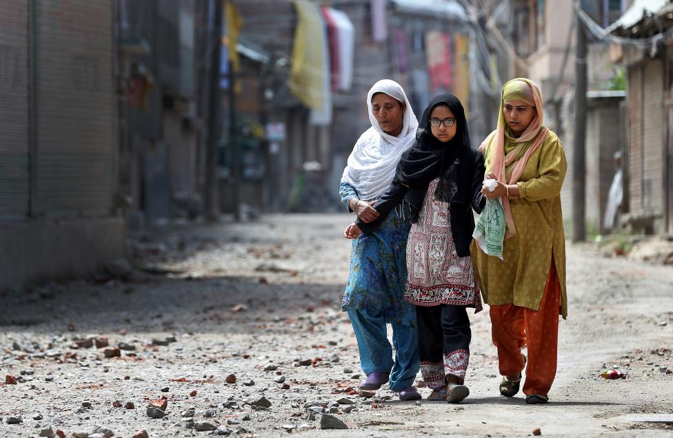 Wanita Kashmir Protes Kesewenang-Wenangan Polisi India