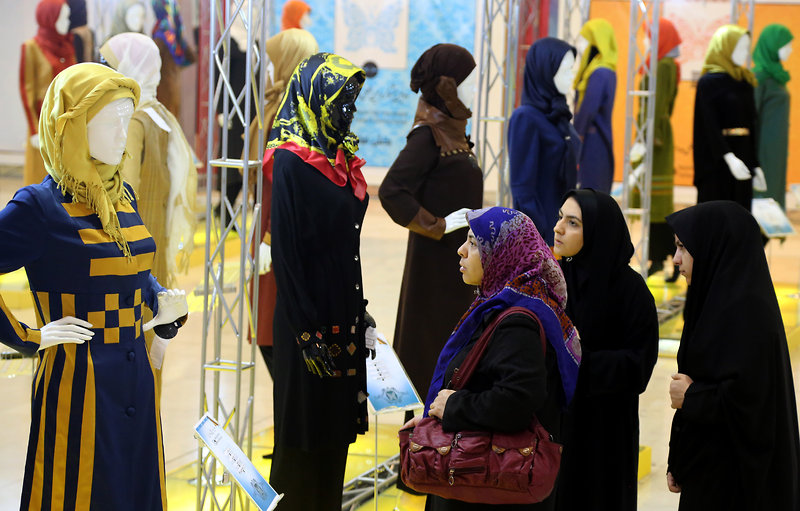 Iran Hukum 12 Pekerja Busana Pengunggah Gaya Pakaian Barat