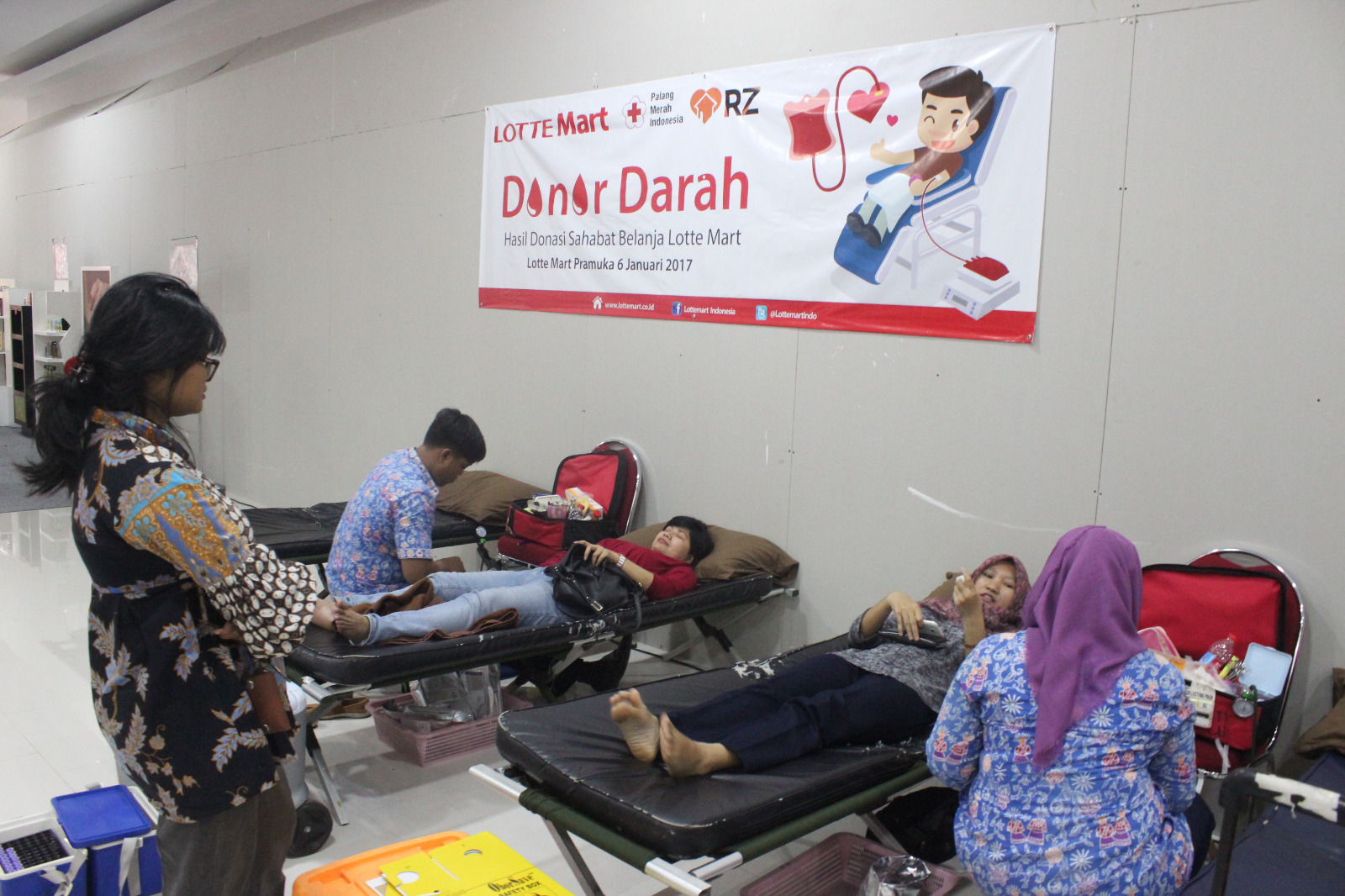 Sopir Taksi Malaysia Berikan Tumpangan Gratis untuk Pendonor Darah Selama Lockdown