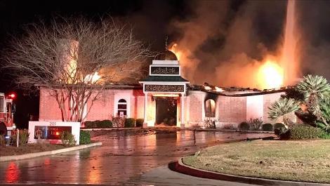 Lebih Dari 9.500 Orang Berbagai Agama Sumbang Rehabilitasi Masjid Texas Yang Terbakar