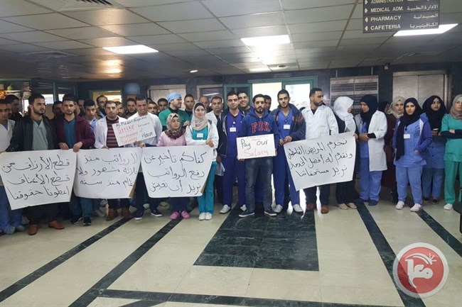 Krisis Keuangan Palestina, Ratusan Karyawan RS Al-Mezan Protes