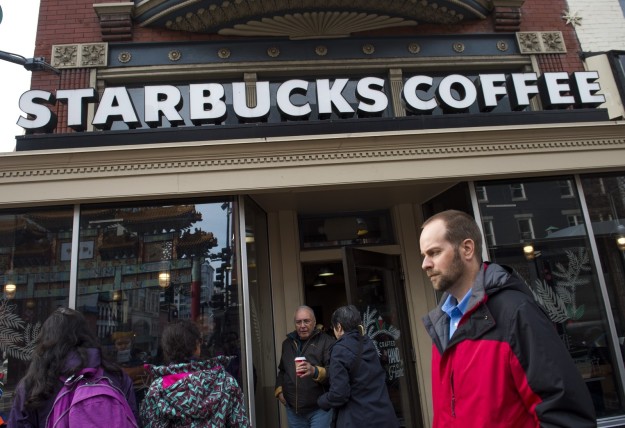 Pendukung Trump Boikot Starbucks Karena Hendak Pekerjakan Pengungsi