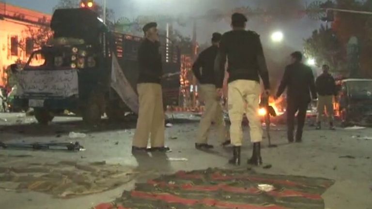 Bom Meledak Saat Demonstrasi Apoteker di Lahore Pakistan