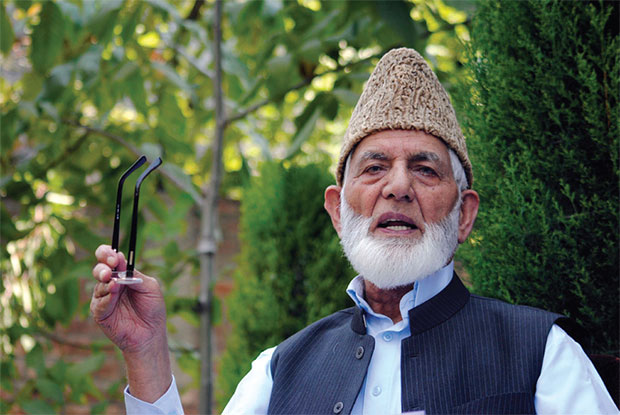 Geelani Hormati Mujahidin yang Dibunuh di Sopore Kashmir