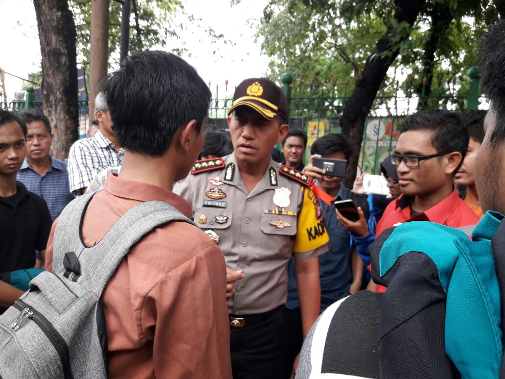 Aliansi Mahasiswa BEM se-Jabodetabek Tuntut Jokowi Berhentikan Ahok