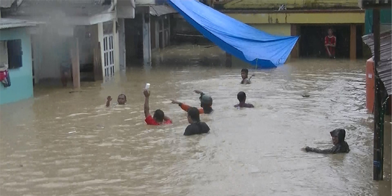 Dompet Dhuafa Terjunkan Tim Evakuasi Banjir Jakarta