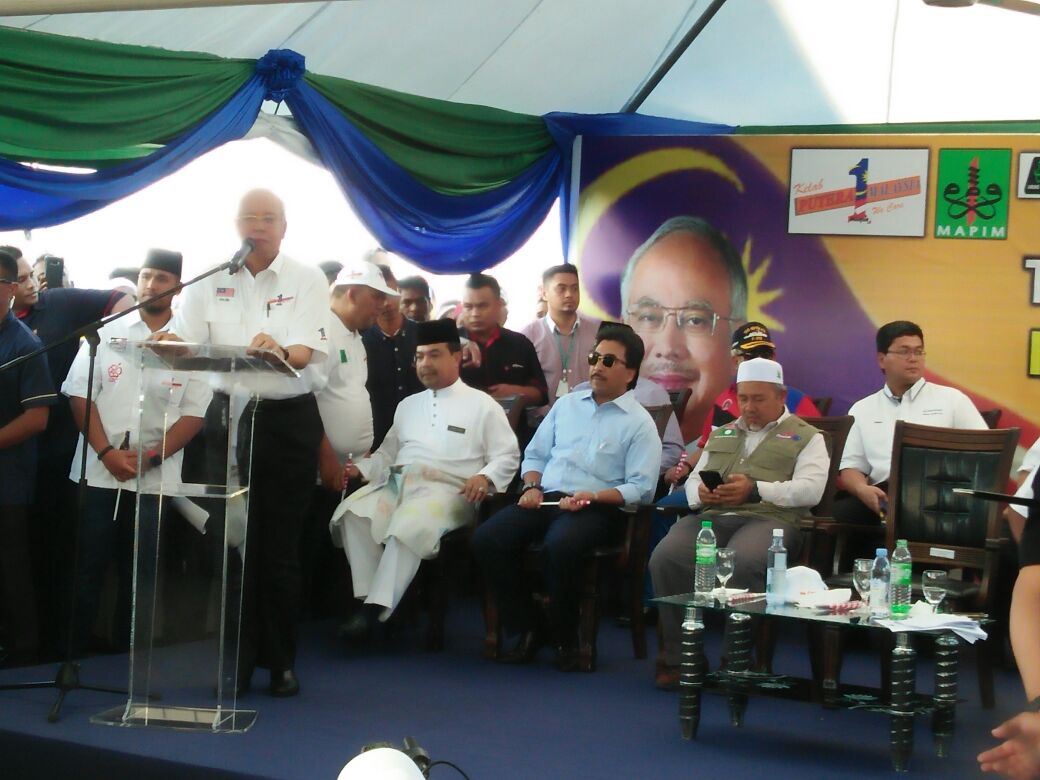 PM Najib Razak Lepas Relawan Food Flotilla for Myanmar