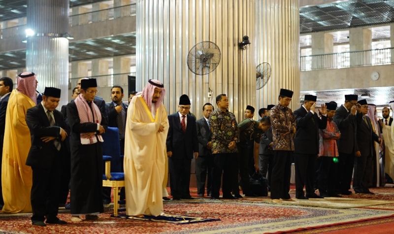 Raja Salman Beri Cinderamata Potongan Kiswah Untuk Masjid Istiqlal