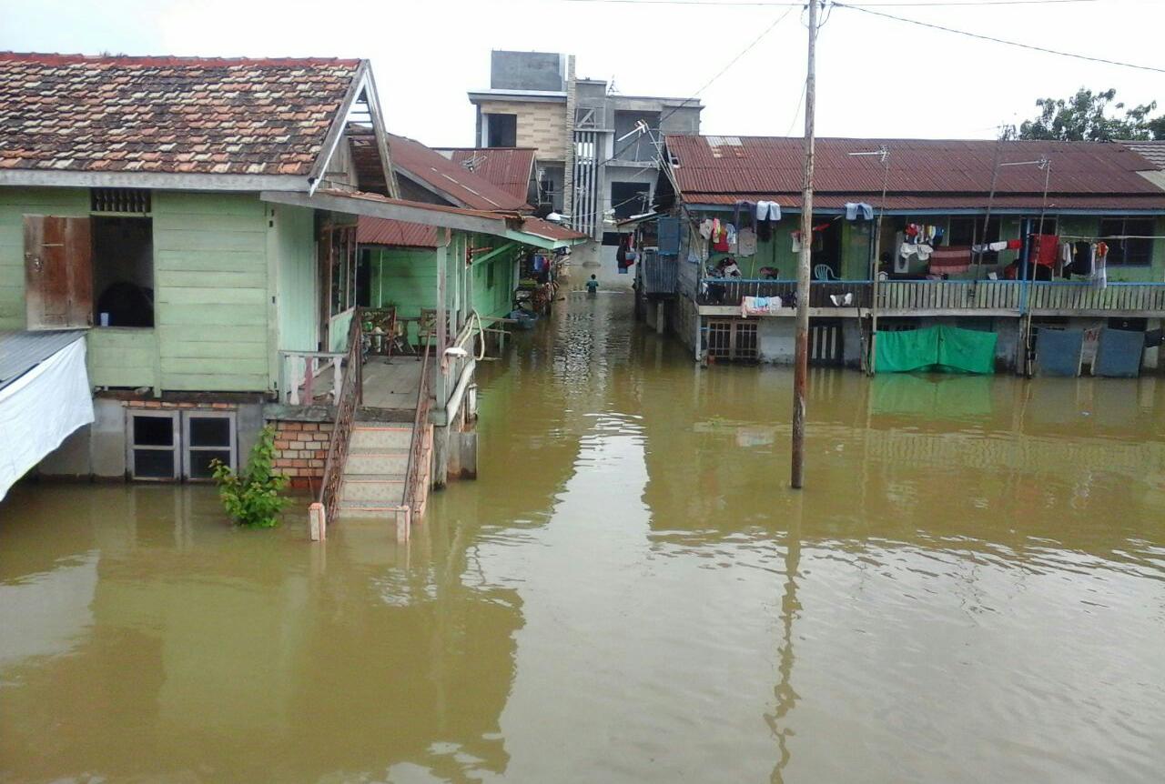 Ratusan Rumah Warga Kota Jambi Terisolir Akibat Banjir