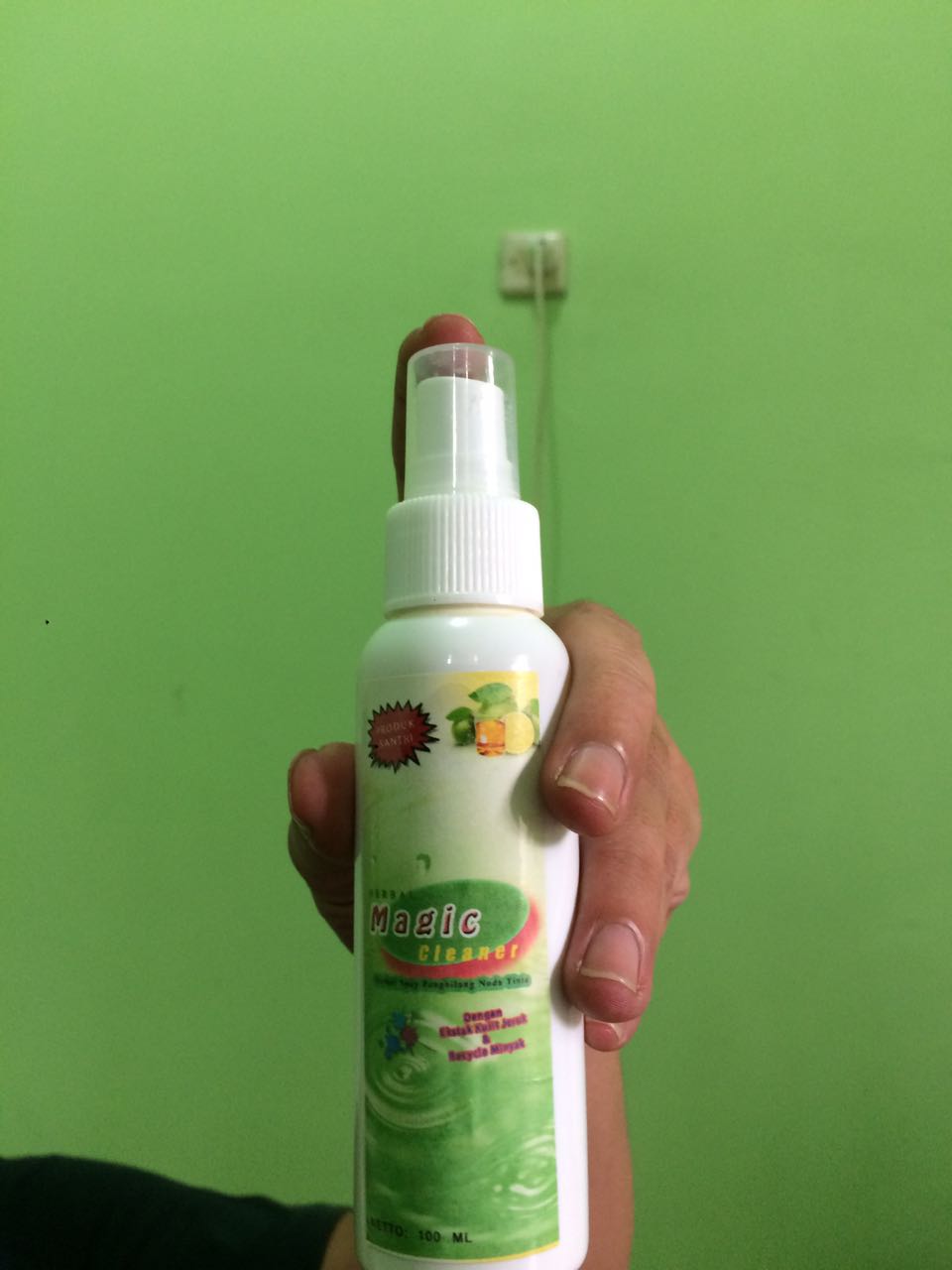 Santri Al-Fatah Cileungsi Temukan Herbal ‘Magic Cleaner’ Pembersih  Noda Tinta