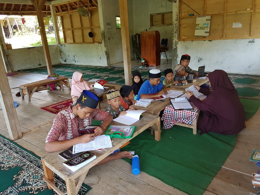 Pemkab Purwakarta Canangkan Pelajaran Kitab Kuning di Sekolah-Sekolah