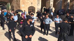 Polisi Israel Batasi Muslimin ke Al-Aqsha, Yahudi Fanatik Dikawal