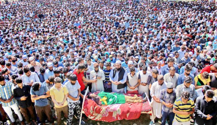 Lebih 10.000 Orang ke Desa Soaf Shali Makamkan Komandan LeT
