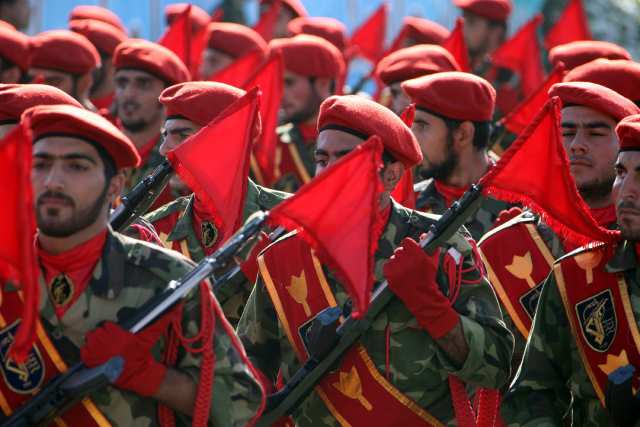 Militer Iran Mulai Perekrutan untuk Perang Lawan Kurdistan Irak