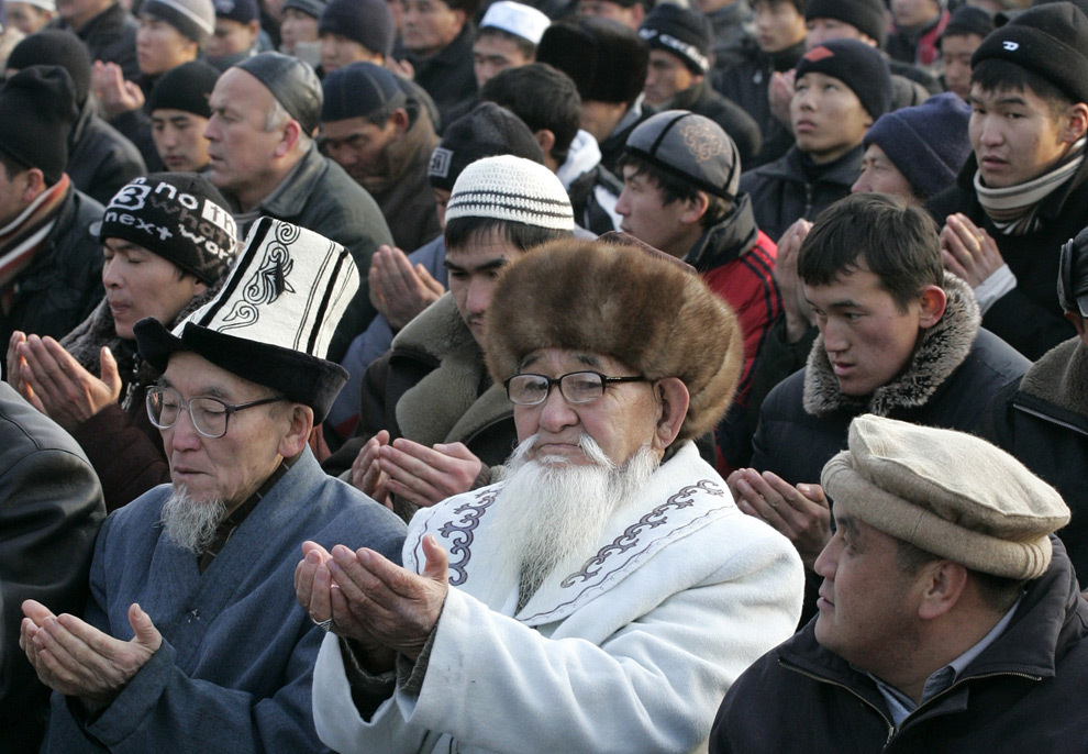 Polisi Cina Tahan Lebih 100 “Teman” Imam Kazakhstan