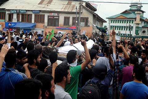 Polisi India Bunuh Tiga Pejuang, Warga Kashmir Beri Perlawanan