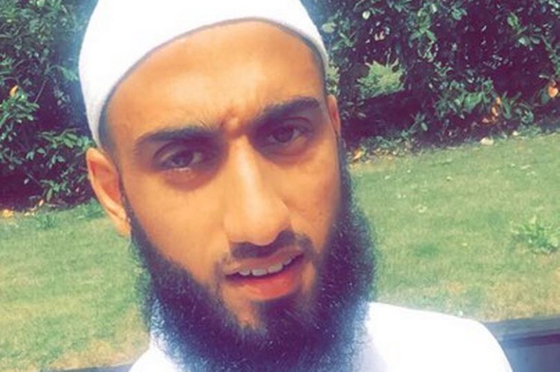 Pemuda Muslim Inggris Undang Warga Datangi Masjid Lewat Facebook