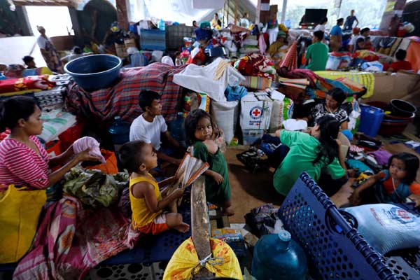 Ribuan Kantong Beras untuk Korban Konflik Marawi