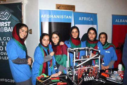Tim Enam Gadis Afghanistan Ikuti Kontes Robot di AS