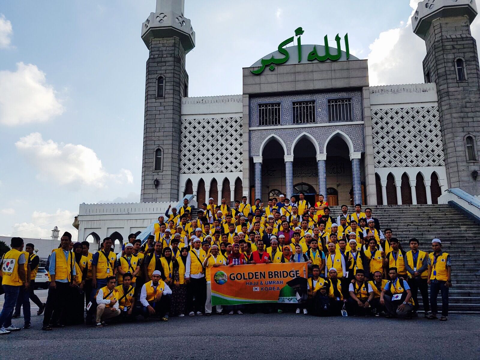 Sebanyak 208 TKI di Korsel Tunaikan Haji