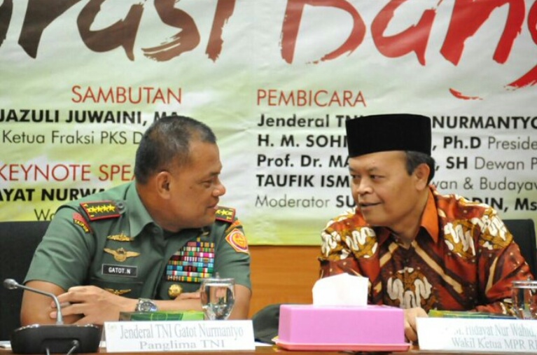 Hidayat Nur Wahid Apresiasi Langkah TNI Nobar Film Pengkhianatan PKI