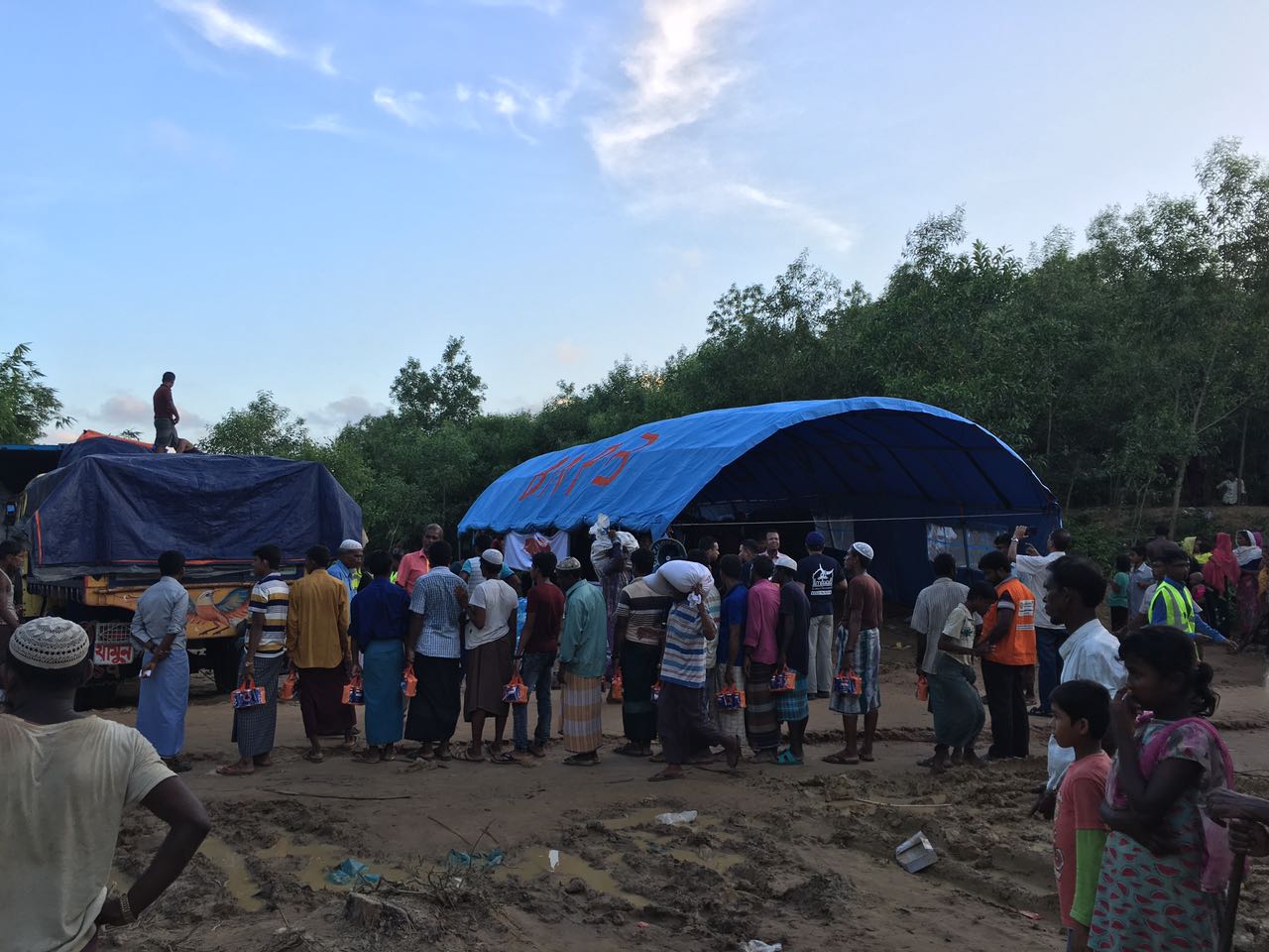 Tenda Batuan Indonesia telah Berdiri di Lokasi Pengungsi dari Rakhine State