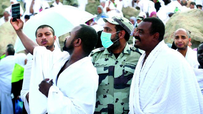 Smartphone dan Medsos Mengubah Pengalaman Ibadah Haji