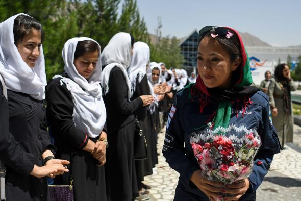 Muslimah Afghanistan Selesaikan Penerbangan Bersejarah Keliling Dunia